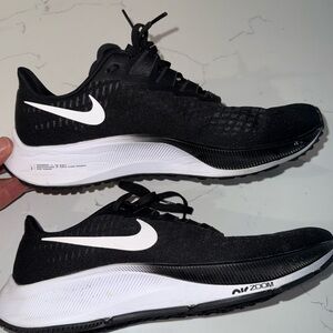 Nike Air Zoom Pegasus 37 Women's Size 10 Running Shoes Black *Less than 10 mi*